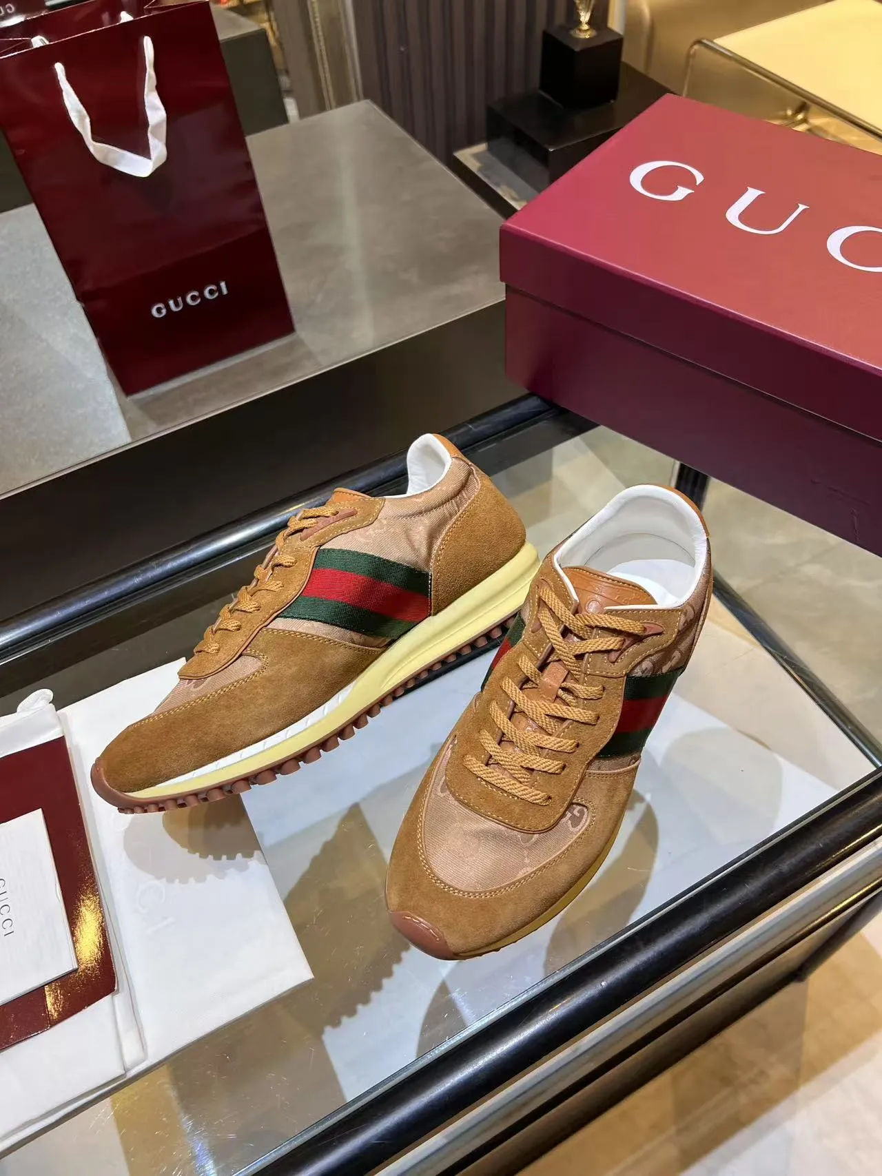 Men's Men's Shoes 💰620💰 Gucci Gucci Top Version Latest Catwalk Style Re-Motion Series Thick-soled Casual Sneakers Original Purchased, Developed and Made. This sneaker has a detachable and adjustable ankle strap, adding a dynamic item to the 2025 spring and summer series. The light and flexible outsole has been specially treated and is filled with a strong retro style. Exquisite packaging at the delivery counter 🛍📦 ▪️Fabrics: Original custom imported first-layer cowhide ▪️Inner lining: Original custom-made breathable mesh ▪️Sole: Original molded TPU material ▪️Sole thickness: 3.5CM ▪️Size: 39-44 (customized at 38.45.46)
